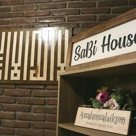 Sabi Guest House - Strategic Family -Married Couples Only- Hostel In Prawirotaman Джок'якарта Екстер'єр фото