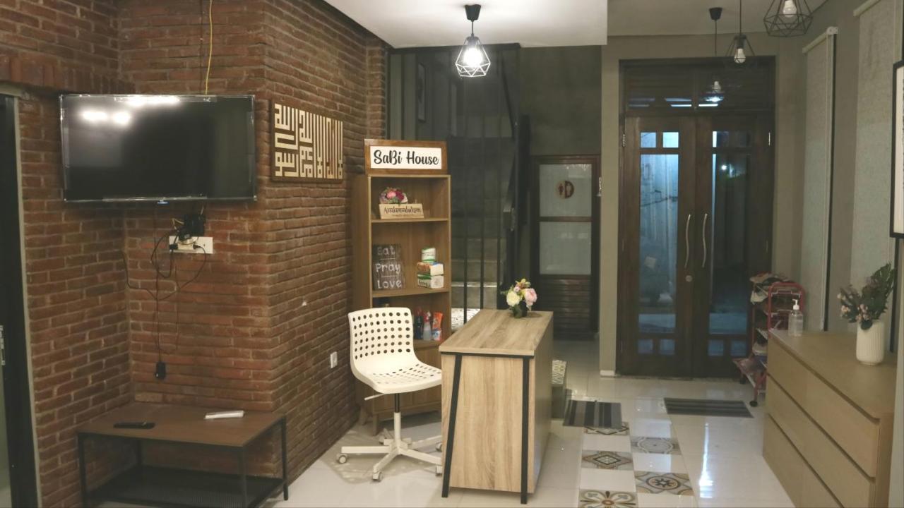 Sabi Guest House - Strategic Family -Married Couples Only- Hostel In Prawirotaman Джок'якарта Екстер'єр фото