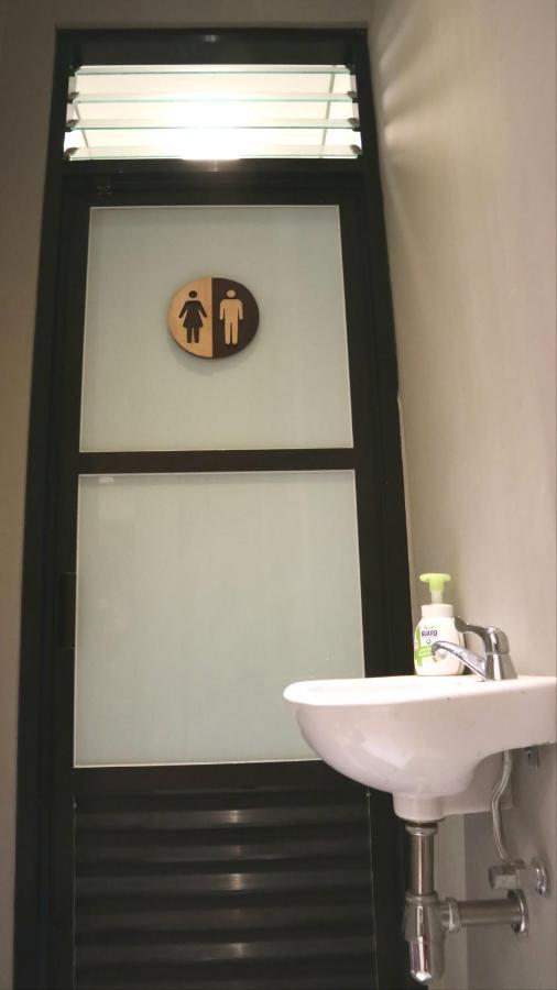 Sabi Guest House - Strategic Family -Married Couples Only- Hostel In Prawirotaman Джок'якарта Екстер'єр фото