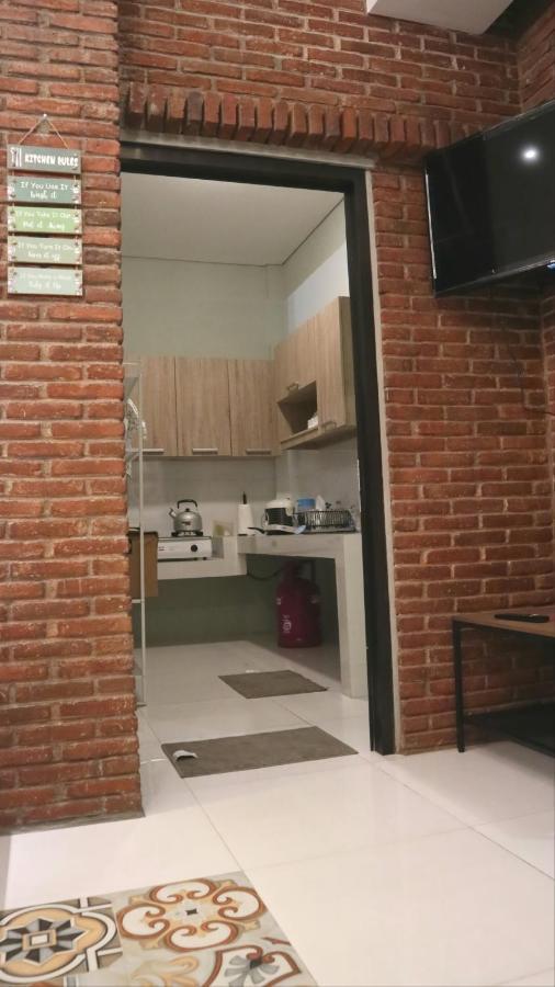Sabi Guest House - Strategic Family -Married Couples Only- Hostel In Prawirotaman Джок'якарта Екстер'єр фото