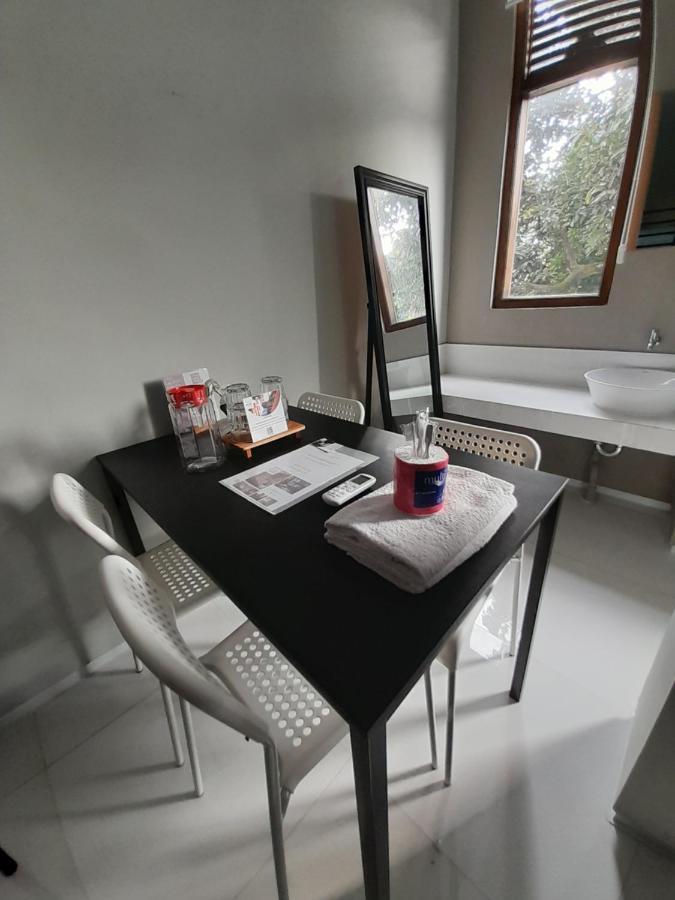 Sabi Guest House - Strategic Family -Married Couples Only- Hostel In Prawirotaman Джок'якарта Екстер'єр фото