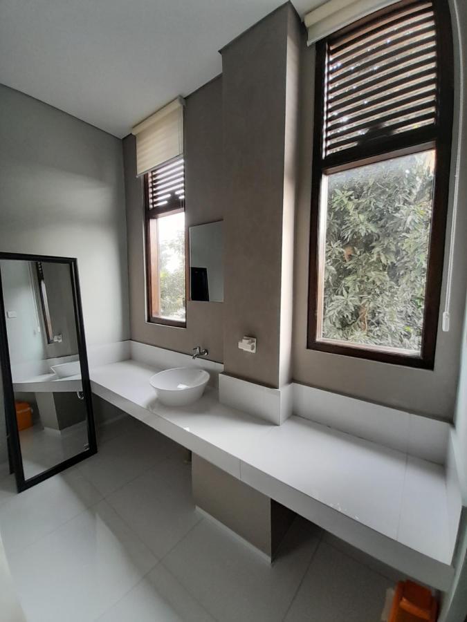 Sabi Guest House - Strategic Family -Married Couples Only- Hostel In Prawirotaman Джок'якарта Екстер'єр фото