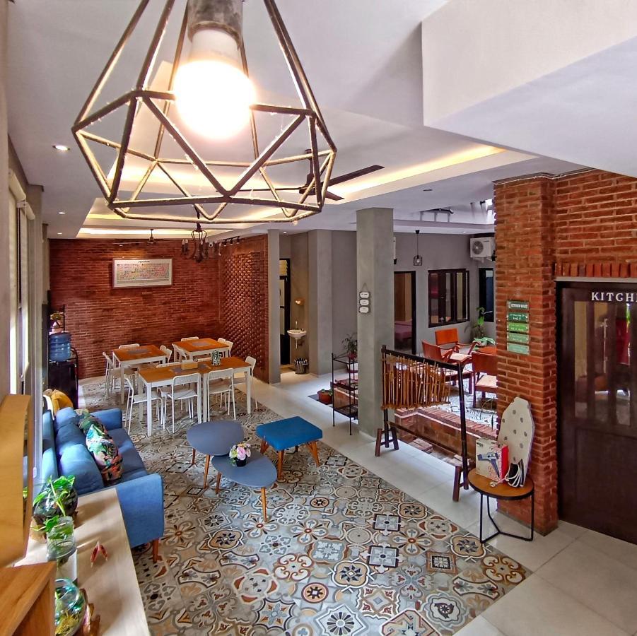 Sabi Guest House - Strategic Family -Married Couples Only- Hostel In Prawirotaman Джок'якарта Екстер'єр фото