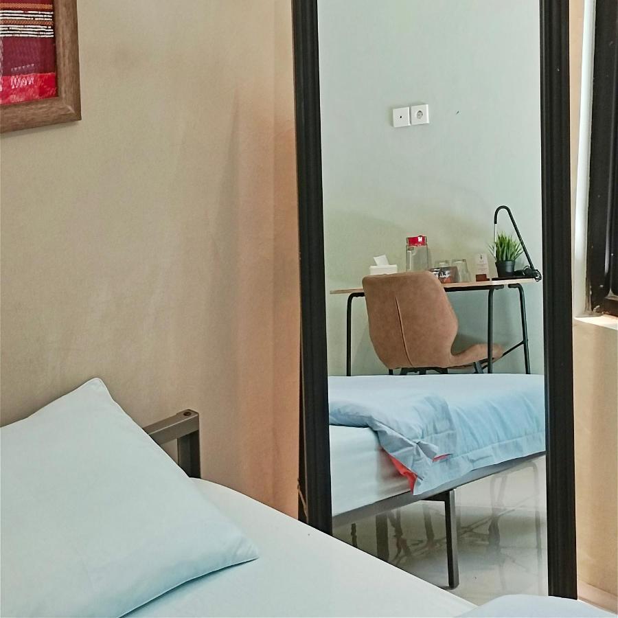 Sabi Guest House - Strategic Family -Married Couples Only- Hostel In Prawirotaman Джок'якарта Екстер'єр фото