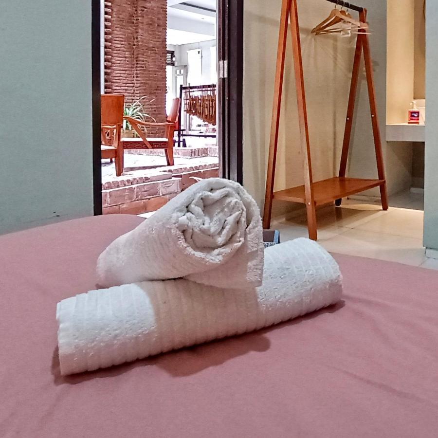 Sabi Guest House - Strategic Family -Married Couples Only- Hostel In Prawirotaman Джок'якарта Екстер'єр фото