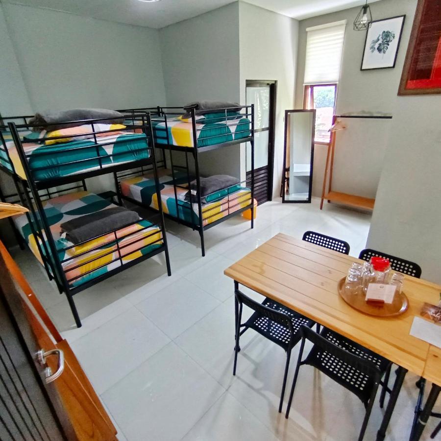 Sabi Guest House - Strategic Family -Married Couples Only- Hostel In Prawirotaman Джок'якарта Екстер'єр фото