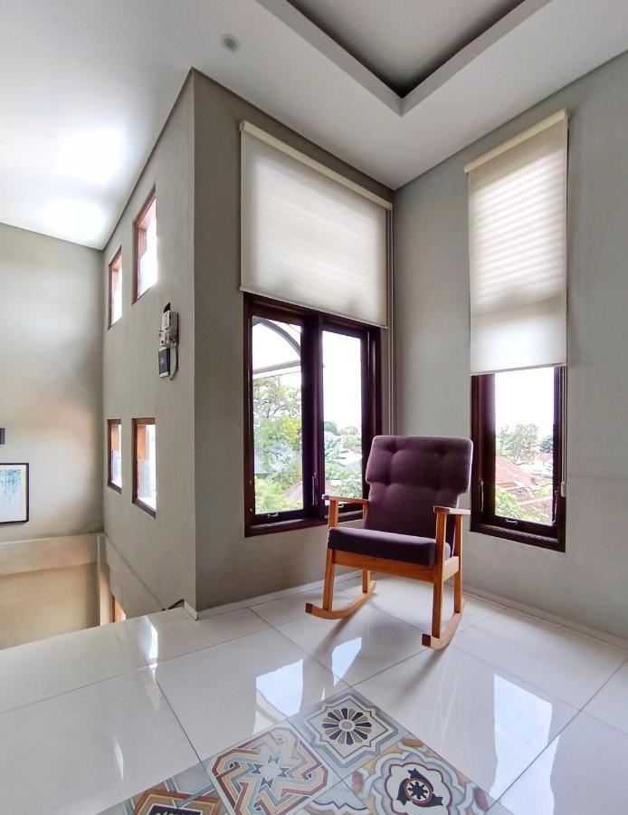 Sabi Guest House - Strategic Family -Married Couples Only- Hostel In Prawirotaman Джок'якарта Екстер'єр фото