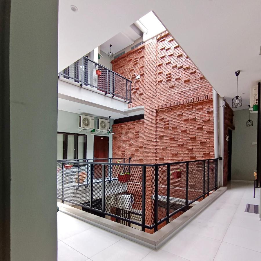 Sabi Guest House - Strategic Family -Married Couples Only- Hostel In Prawirotaman Джок'якарта Екстер'єр фото