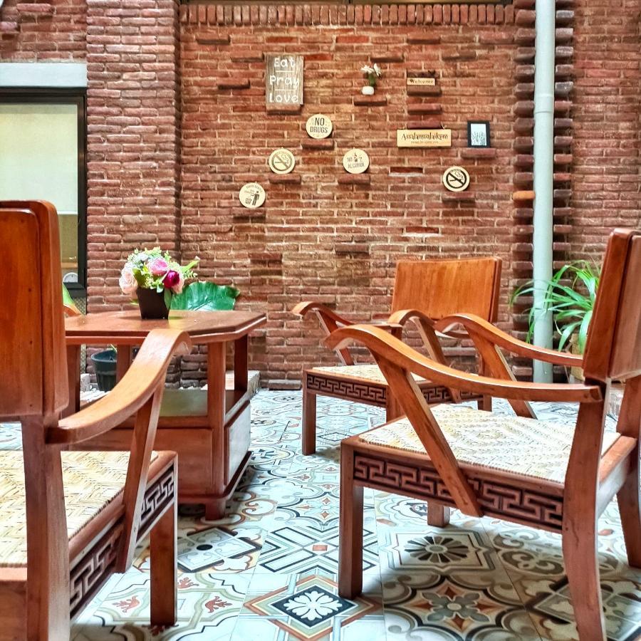 Sabi Guest House - Strategic Family -Married Couples Only- Hostel In Prawirotaman Джок'якарта Екстер'єр фото